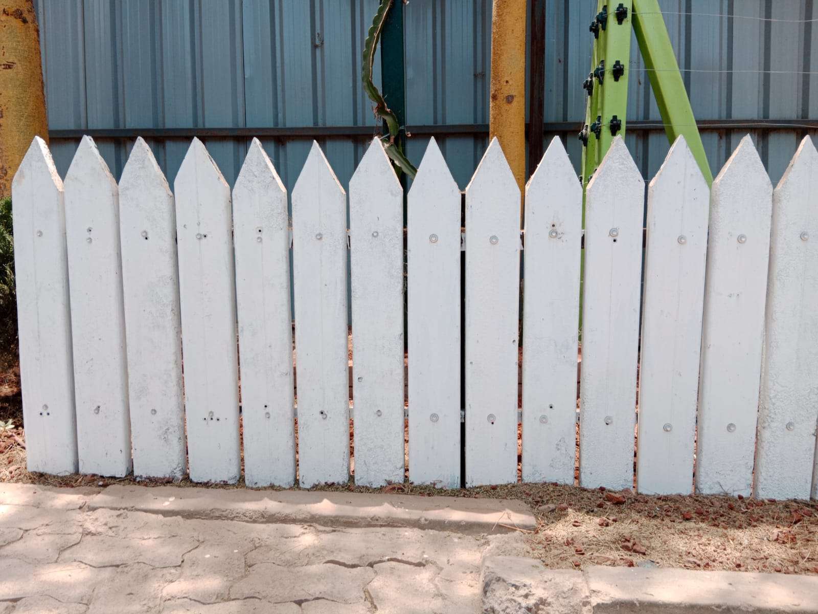East African Manufacturer And Supplier Of Sharp Tipped Fence Post Recycled From Plastics